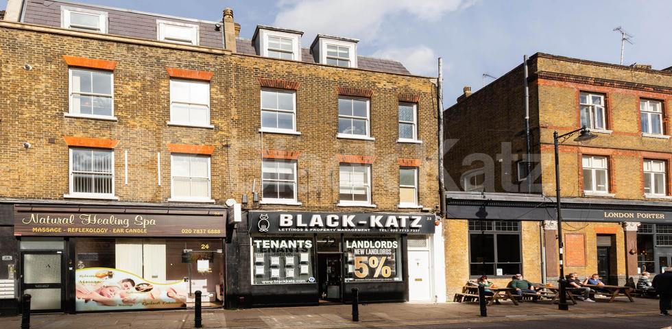 			SPLIT OVER 3 FLOORS, 2 Bedroom, 1 bath, 1 reception Maisonette			 Baron Street, ANGEL N1
